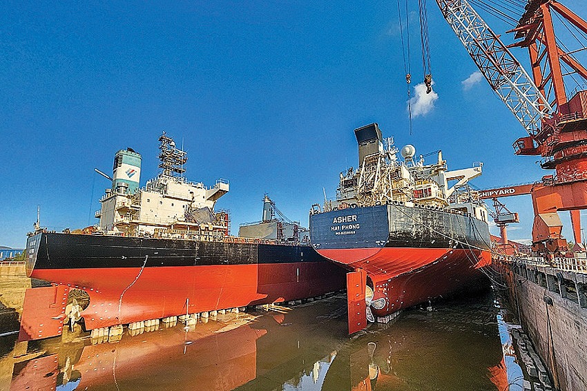 Dock sửa chữa tại PVSM thường xuyên “đón tiếp”các tàu thuyền ra vào để sửa chữa, bảo dưỡng, cải hoán