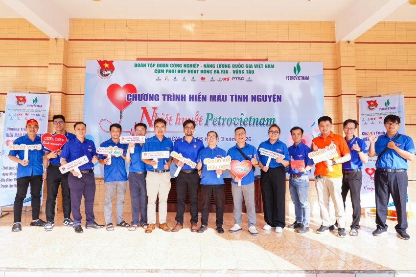 Các đoàn viên thanh niên Petrovietnam tham gia ngày hội