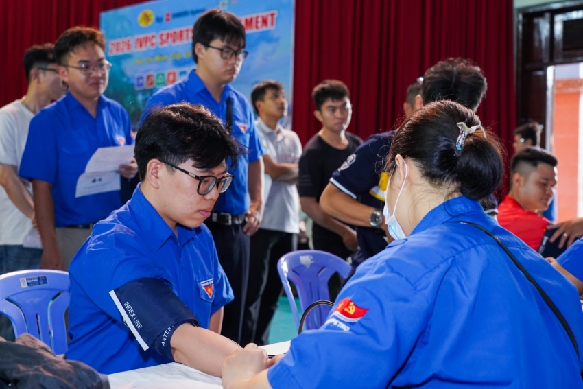 Đồng chí Đặng Sơn Tùng, đoàn viên đến từ Xí nghiệp Xây lắp - Vietsovpetro tham gia ngày hội hiến máu