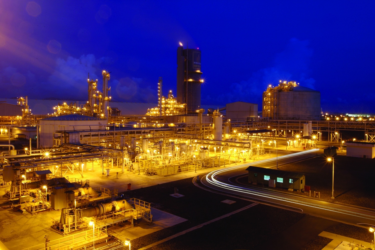 Nhà máy đạm Phú Mỹ - công trình hóa dầu đầu tiên của Petrovietnam, đặt nền móng cho ngành công nghiệp hóa dầu Việt Nam.