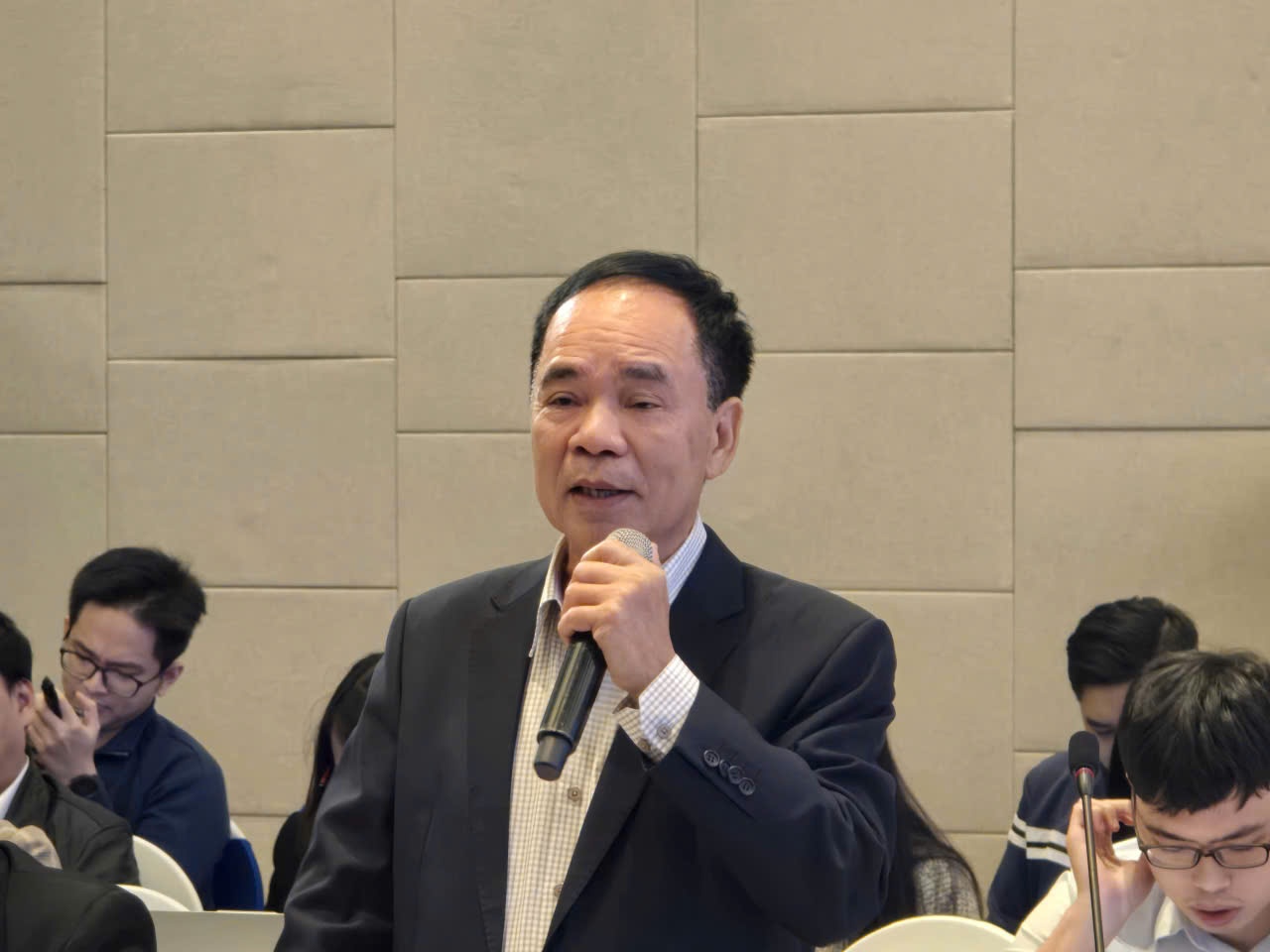 TS Nguyễn Quốc Thập: Cần thiết kế cơ chế dự trữ, tín dụng và điều hành giá đủ độ mở để doanh nghiệp năng lượng kịp thời ứng phó, tránh đứt gãy thị trường.