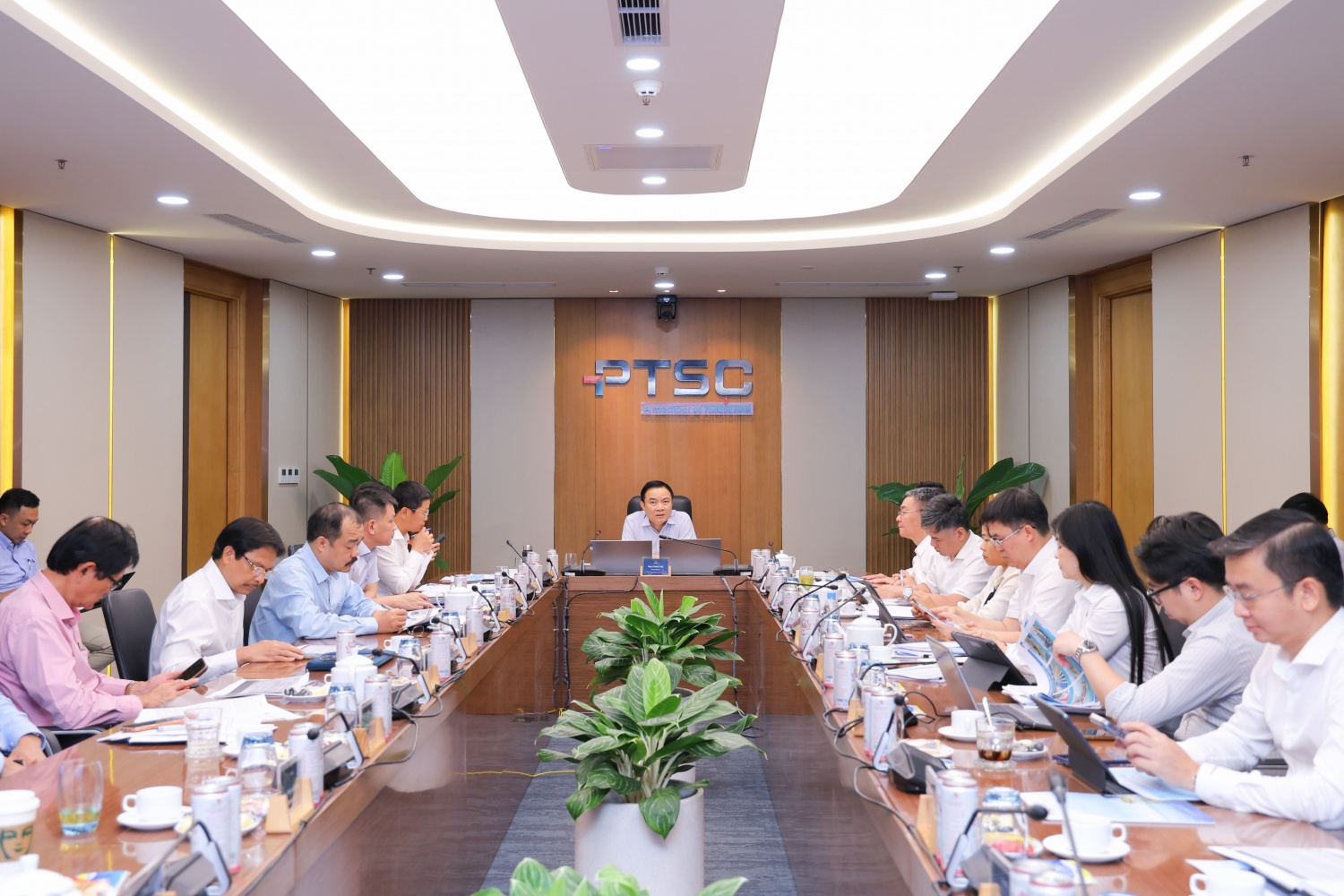 Ngày 6/3, Chủ tịch HĐTV Petrovietnam Lê Ngọc Sơn chủ trì buổi làm việc với PTSC về kế hoạch năm 2026 và định hướng phát triển trong các năm tiếp theo.