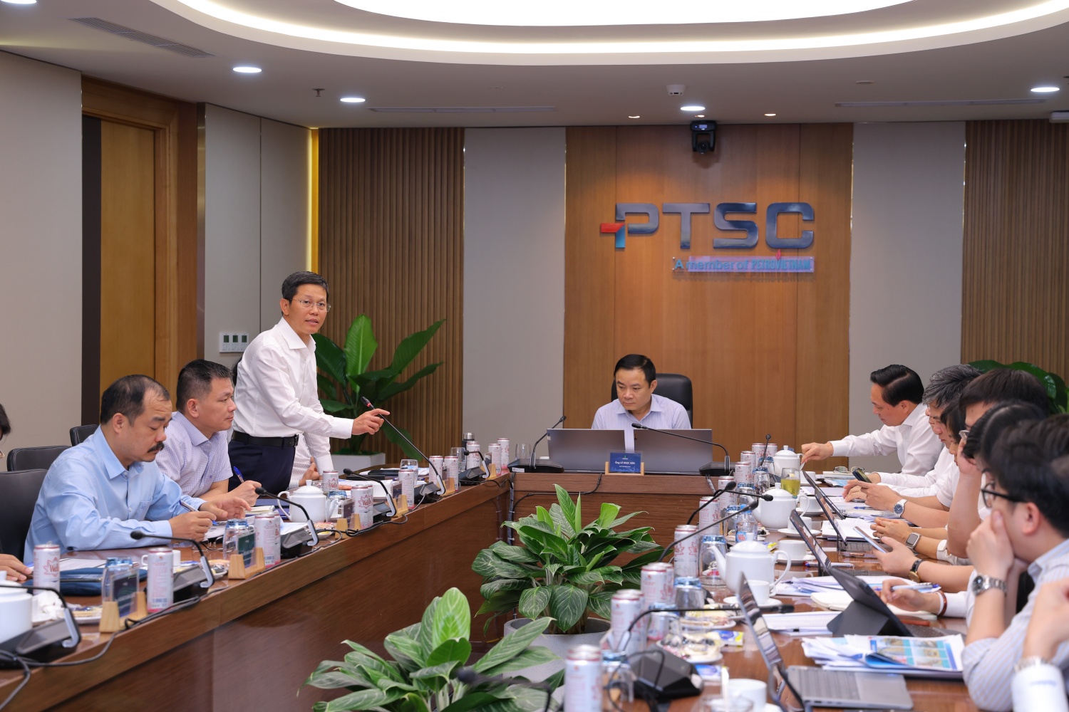 Tổng Giám đốc PTSC Trần Hồ Bắc báo cáo tình hình hoạt động của Tổng công ty trong 2 tháng đầu năm và kế hoạch nhiệm vụ trọng tâm cho cả năm 2026 cũng như các năm tiếp theo.