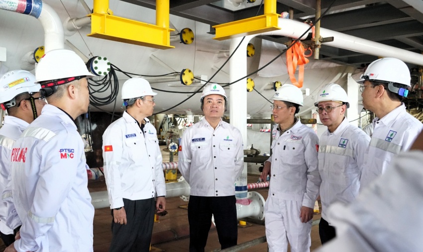 Chủ tịch HĐTV Petrovietnam Lê Ngọc Sơn kiểm tra công trường dự án xây lắp khối thượng tầng giàn CPP Lô B