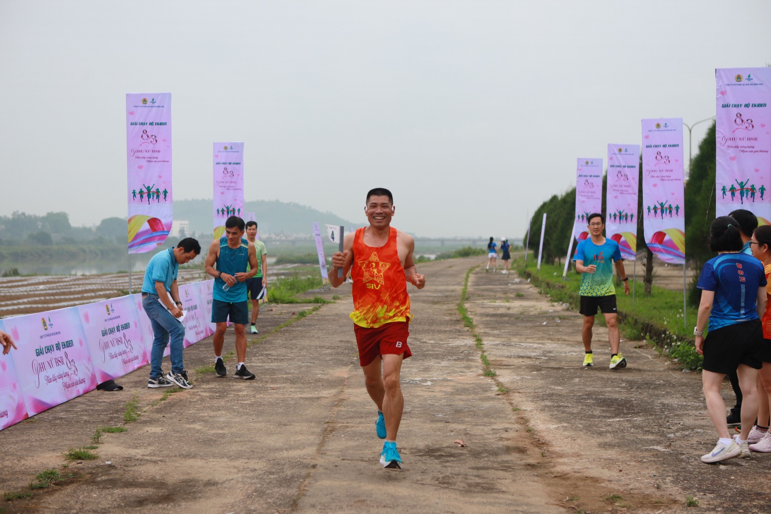Đại diện Công đoàn BSR cho biết, Giải chạy tiếp sức Ekiden do Công đoàn BSR tổ chức không chỉ là hoạt động chào mừng Ngày Quốc tế Phụ nữ 8/3 mà còn là sân chơi ý nghĩa, góp phần tăng cường giao lưu, gắn kết và lan tỏa tinh thần rèn luyện thể chất trong toàn Công ty. Trong tương lai, Công đoàn đơn vị cũng sẽ phấn đấu tổ chức giải chạy bộ trở thành hoạt động thường niên để tiếp tục tạo sân chơi bổ ích cho các cán bộ, công nhân viên.