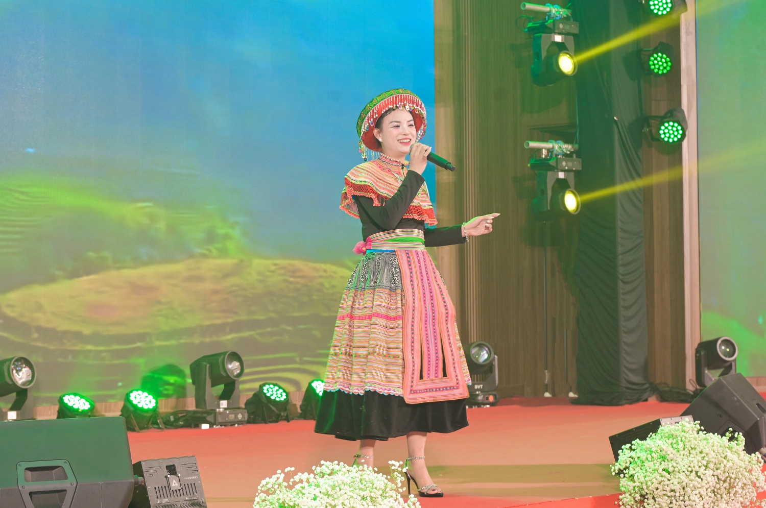 Chị Lê Thị Thanh Thùy - PVOIL Bình Thuận biểu diễn phần thi năng khiếu