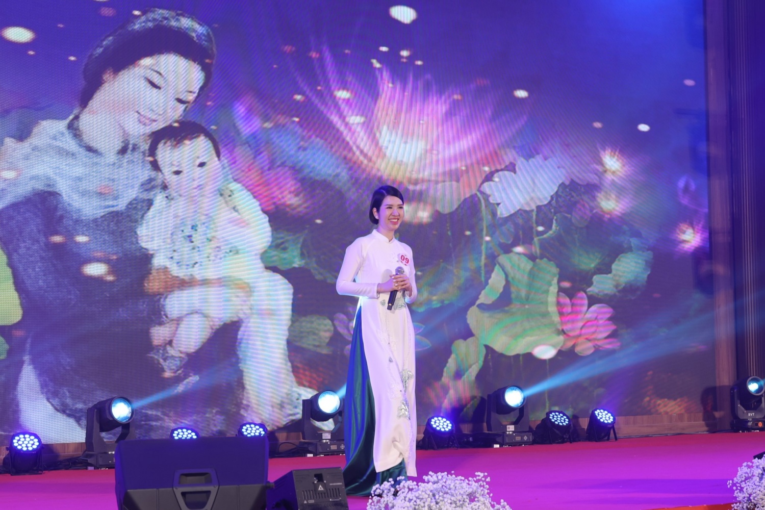Chị Nguyễn Thị Thu Trang - PVOIL Hải Phòng biểu diễn phần thi năng khiếu