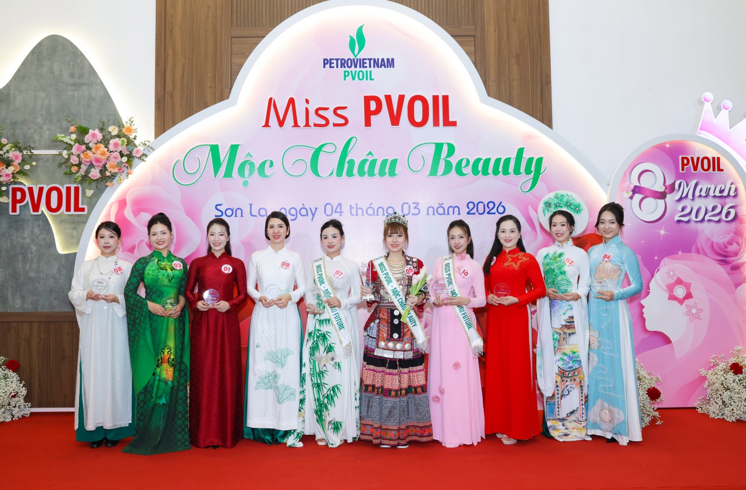 Niềm vui của các thí sinh sau khi hoàn thành cuộc thi “Miss PVOIL 2026 - Mộc Châu Beauty”