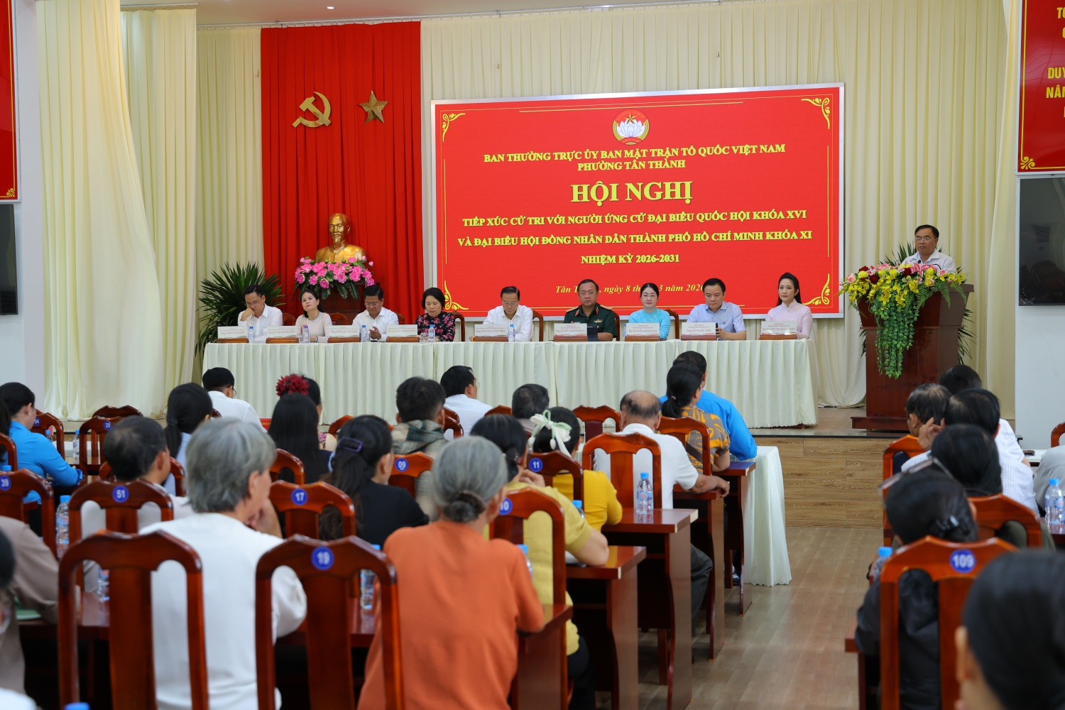 Toàn cảnh hội nghị.