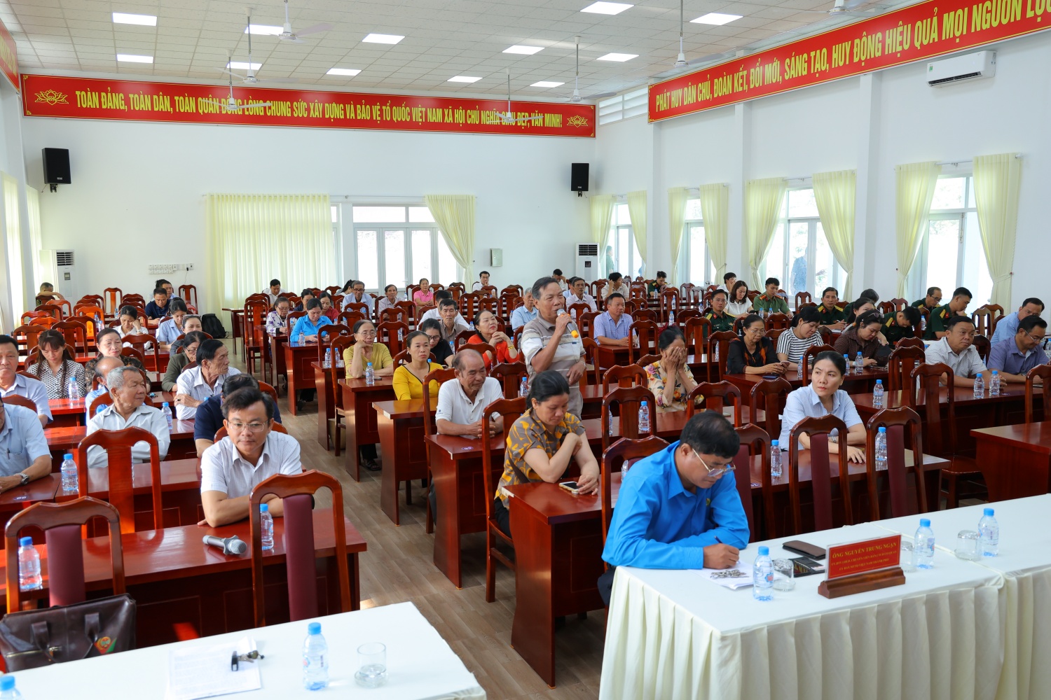 Cử tri bày tỏ sự đồng tình và chương trình hành động của các ứng cử viên.
