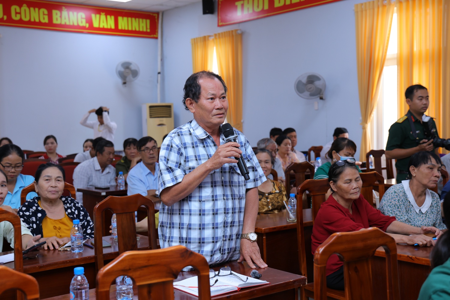 Cử tri xã Châu Pha bày tỏ sự đồng tình, tin tưởng và đặt nhiều kỳ vọng vào các ứng cử viên, đồng thời, nhiều cử tri nhấn mạnh một số ý kiến, đề đạt các nguyện vọng liên quan đến các vấn đề: môi trường sống, việc làm, phát triển hạ tầng cơ sở, y tế, giáo dục, quy hoạch đất đai,...