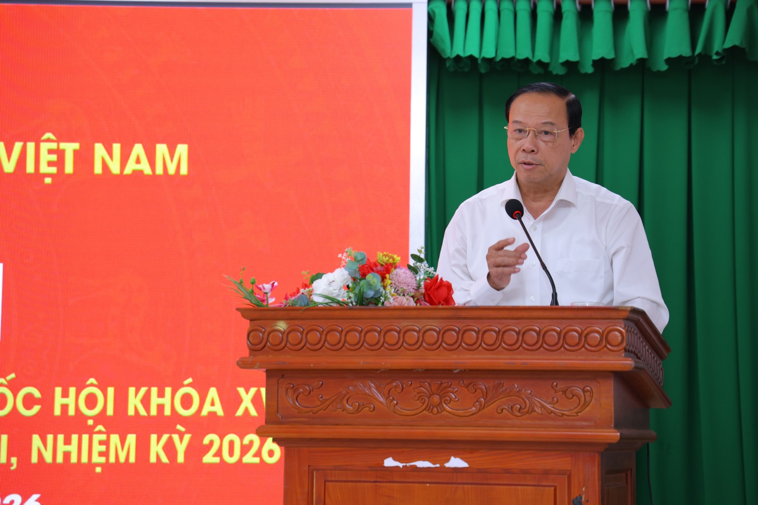 Đồng chí Nguyễn Văn Thọ – Phó Chủ tịch Thường trực HĐND TP Hồ Chí Minh, đại diện tổ ứng cử viên đại biểu Quốc hội và HĐND đã trao đổi, làm rõ một số nội dung cử tri quan tâm