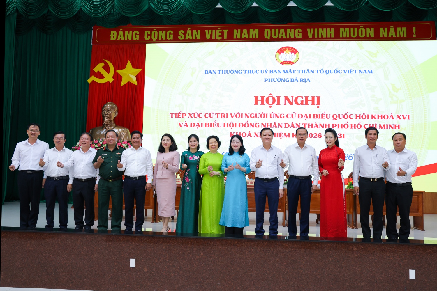 Các ứng cử viên ĐBQH và đại biểu HĐND cùng lãnh đạo, cử tri phường Bà Rịa và Long Hương