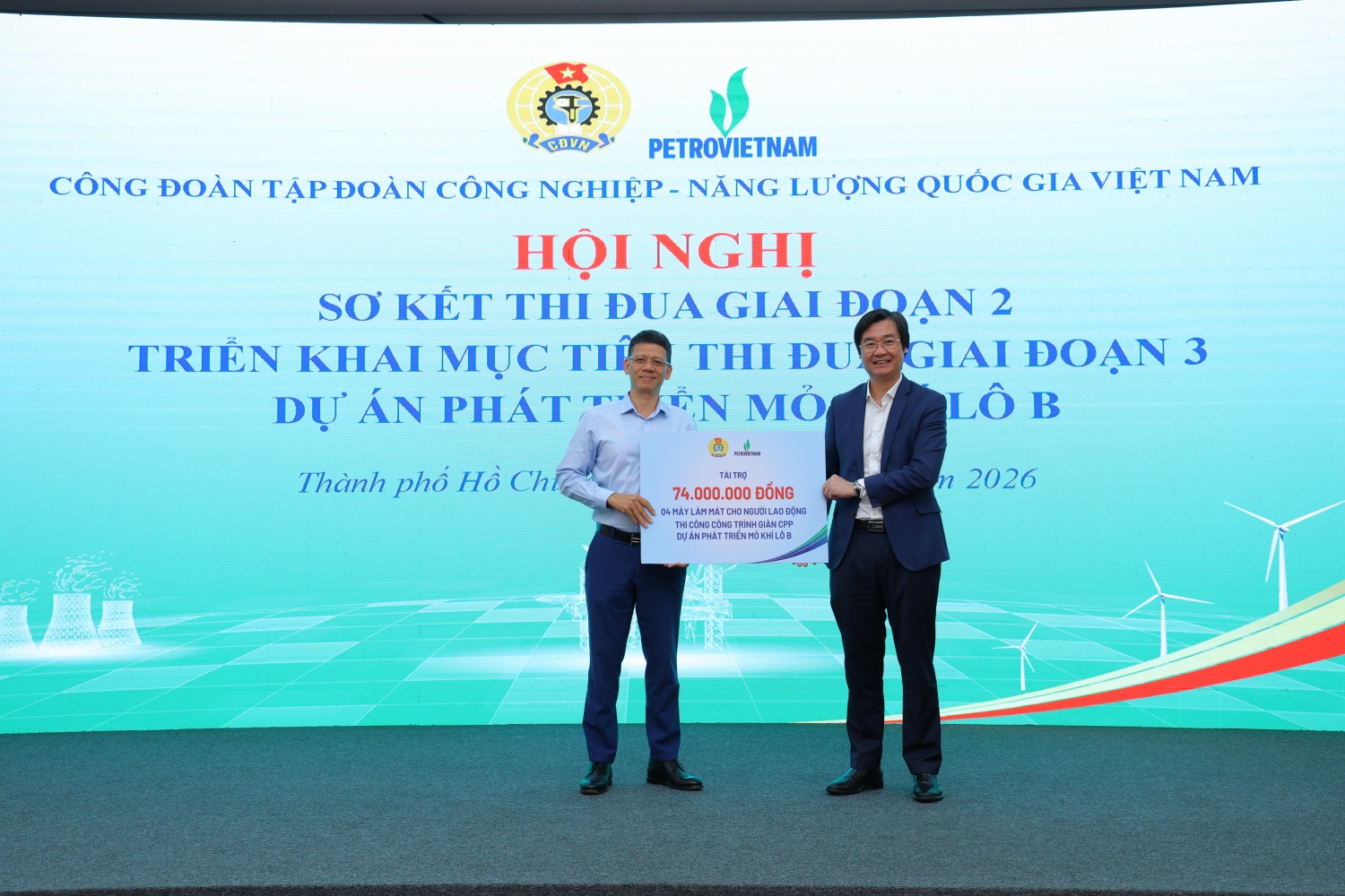 Công đoàn Petrovietnam tài trợ 04 máy làm mát cho người lao động thi công công trình Giàn GPP Dự án Phát triển Mỏ khí Lô B.