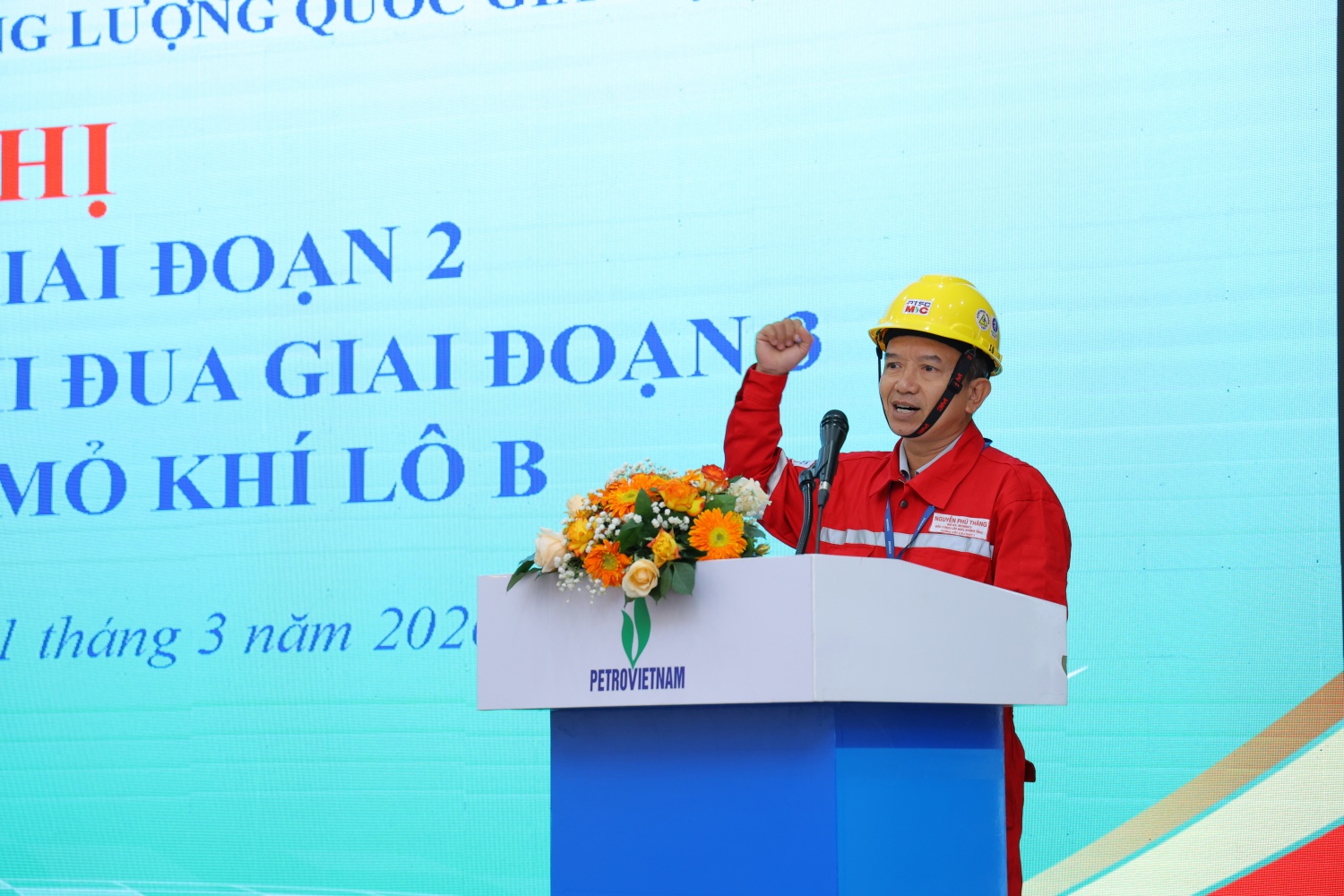 Đồng chí Nguyễn Phú Thăng bày tỏ niềm tự hào khi được tham gia một công trình trọng điểm quốc gia như dự án Phát triển Mỏ khí Lô B.