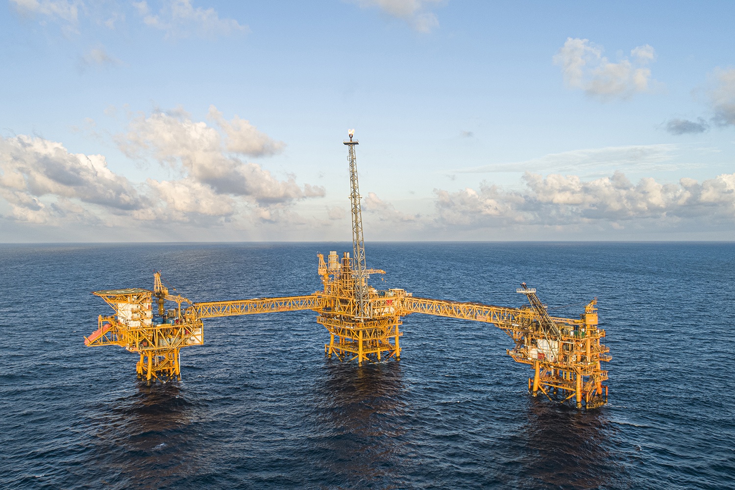 Các đơn vị thăm dò và khai thác của Petrovietnam đang nỗ lực tăng công suất khai thác.