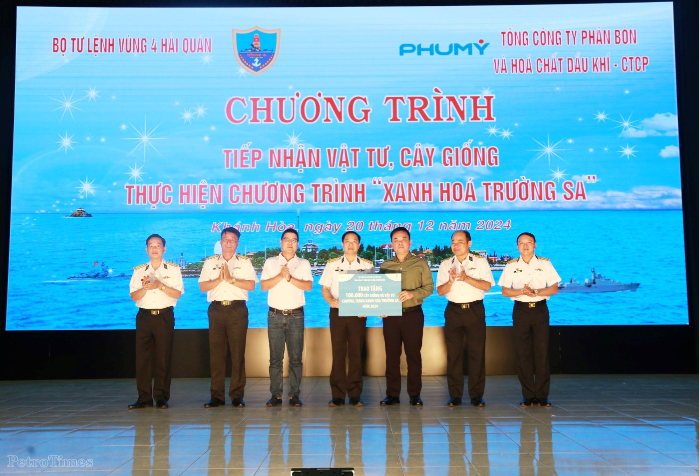 Petrovietnam/PVFCCo-Phú Mỹ trao tặng vật tư, hàng trăm nghìn cây giống cho Bộ Tư lệnh Vùng 4 Hải Quân trong chương trình “Xanh hóa Trường Sa”