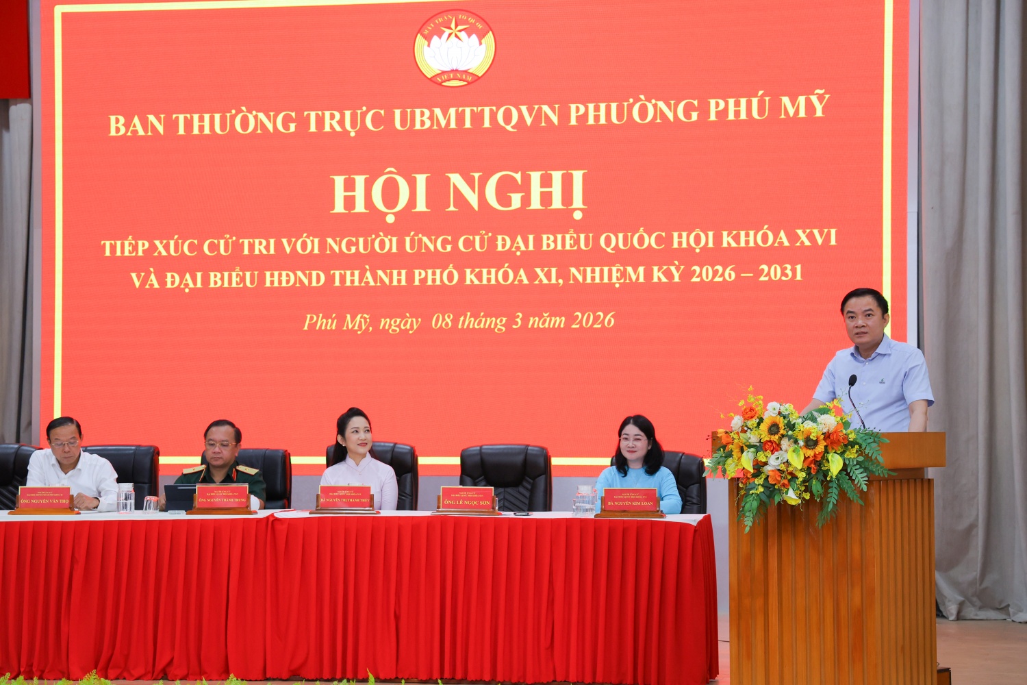 Đồng chí Lê Ngọc Sơn, Bí thư Đảng ủy, Chủ tịch HĐTV Petrovietnam tiếp xúc cử tri tại phường Phú Mỹ, TP Hồ Chí Minh.