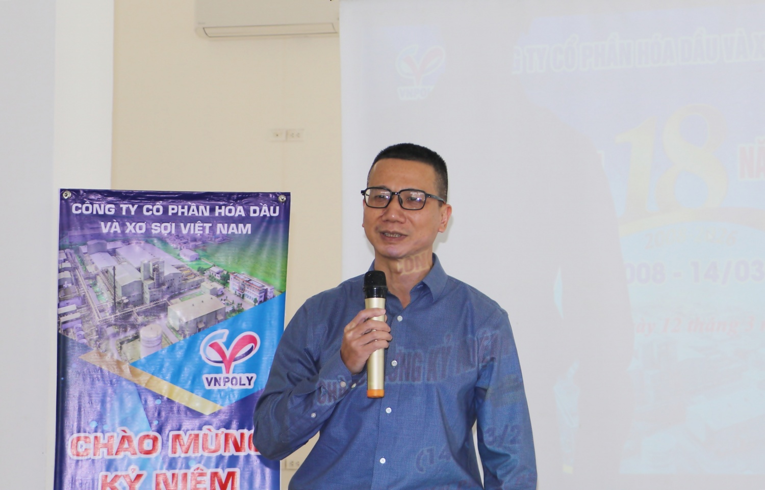 Ông Trần Huy Thư - Tổng Giám đốc VNPOLY phát biểu tại buổi gặp mặt.