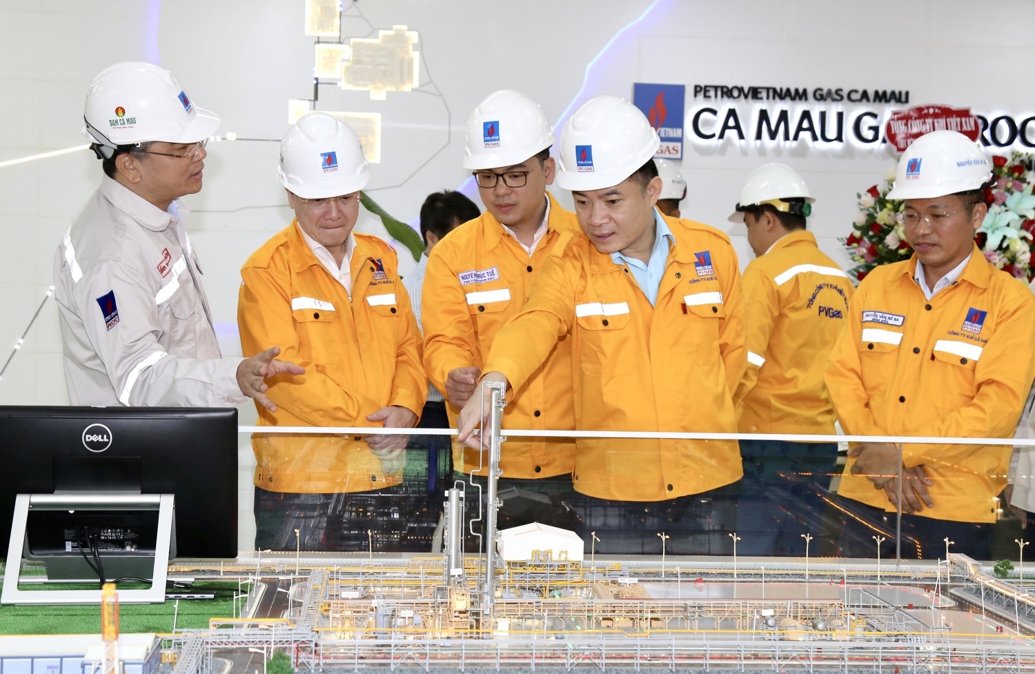Petrovietnam xác định chuyển dịch mô hình tăng trưởng từ dựa chủ yếu vào vốn và lao động sang dựa vào công nghệ, dữ liệu và ĐMST.