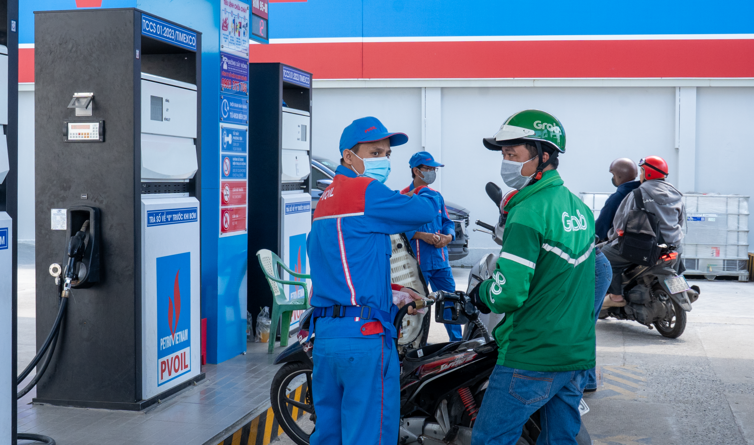 Các cây xăng của PVOIL trên cả nước bảo đảm nguồn cung cho khách hàng.		