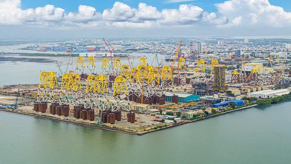 Trong thời gian tới, Petrovietnam sẽ cùng các đơn vị thành viên sẽ tích cực, chủ động tham gia ngay từ sớm, từ xa vào quá trình xây dựng chủ trương, chính sách, pháp luật, hoàn thiện thể chế, cơ chế trong lĩnh vực công nghiệp, năng lượng, năng lượng mới.