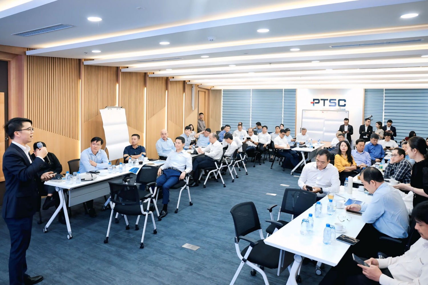 Môi trường làm việc tại PTSC được xây dựng trên nền tảng minh bạch, tôn trọng và hợp tác, với các cơ chế đối thoại hai chiều và hệ thống đào tạo liên tục.