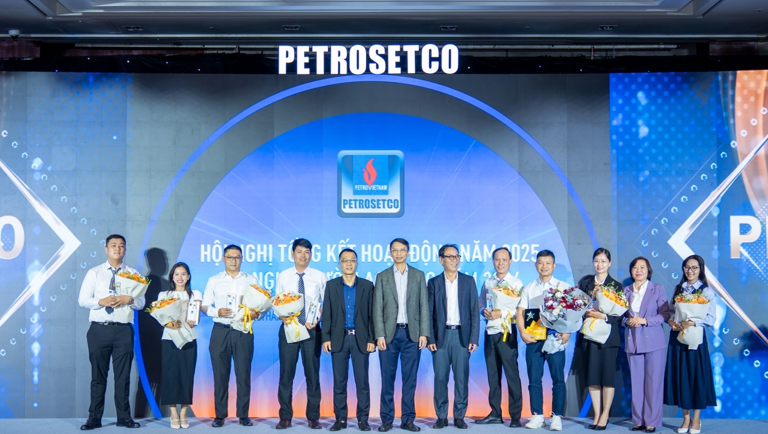Các cá nhân xuất sắc của PETROSETCO được vinh danh.