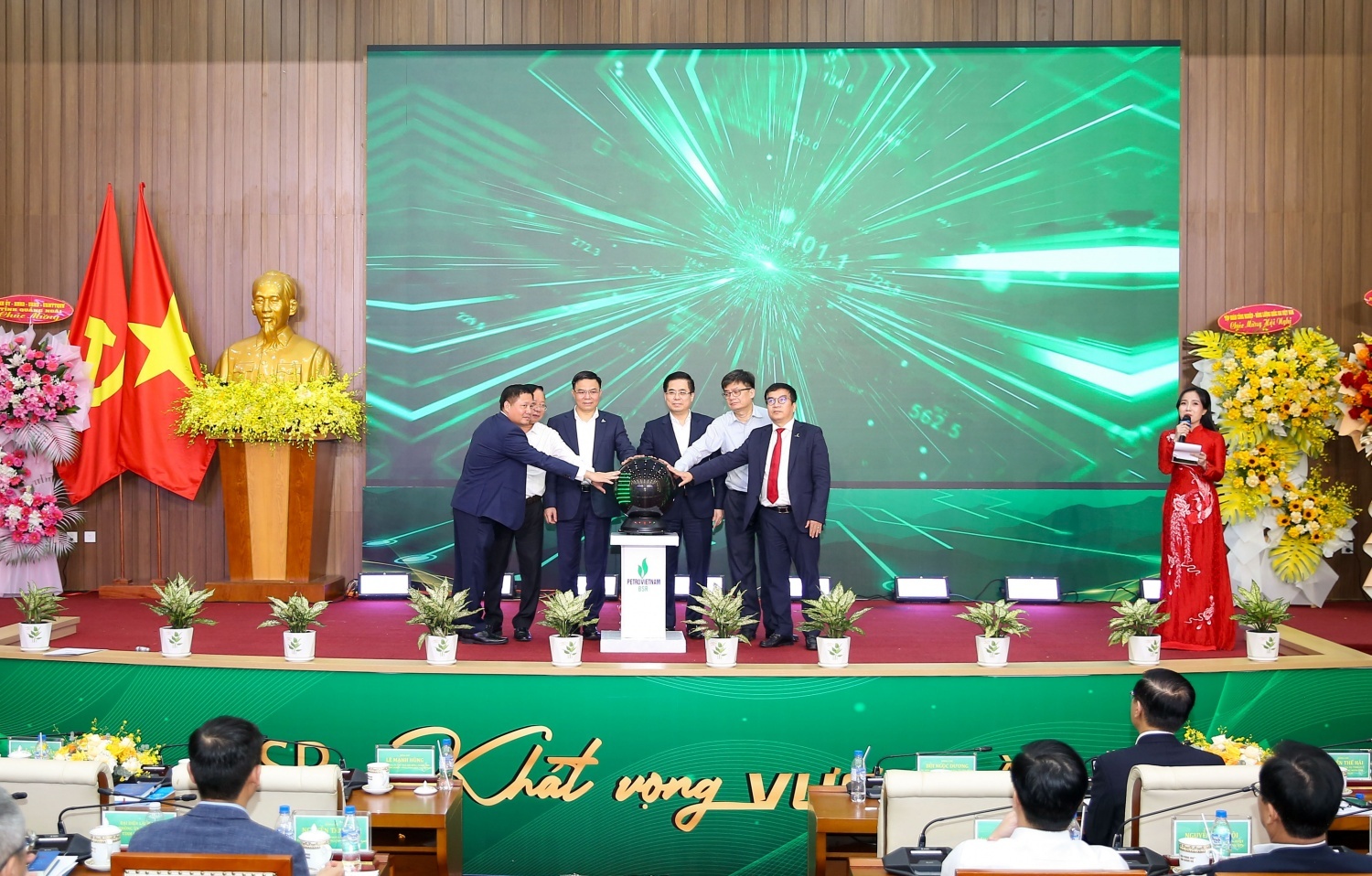 Lãnh đạo lãnh đạo Bộ Công Thương, tỉnh Quảng Ngãi và BSR phát động phong trào thi đua năm 2026.