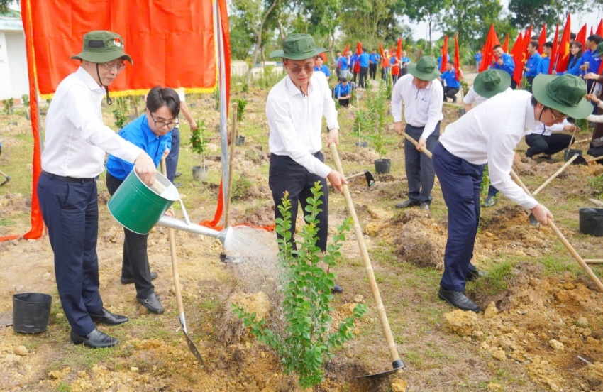 Tuổi trẻ Petrovietnam thực hiện Tết trồng cây “Đời đời nhớ ơn Bác Hồ” năm 2026