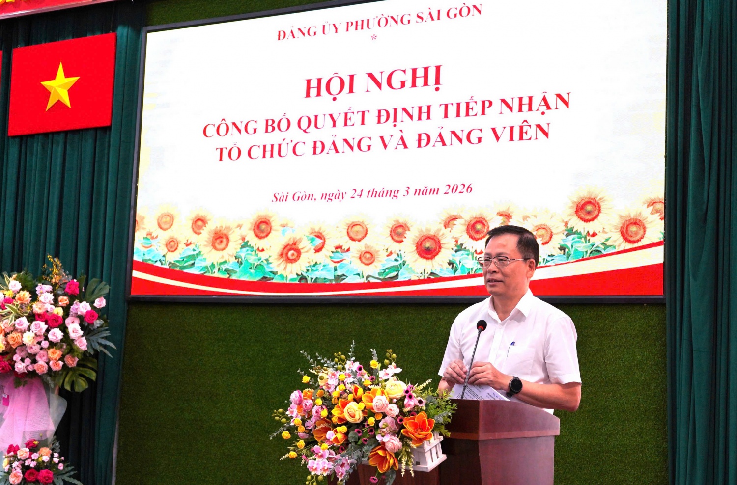 Đồng chí ​Chu Đình Động - Phó Trưởng Ban Tổ chức Đảng ủy Chính phủ mong muốn Ban Thường vụ Đảng ủy phường Sài Gòn và Ban Thường vụ Đảng ủy Petrovietnam phối hợp, tạo điều kiện để các tổ chức Đảng được chuyển giao hoạt động thuận lợi.