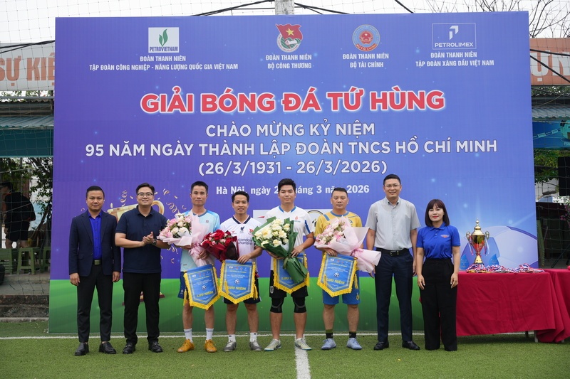 Giải bóng đá Tứ Hùng được Petrovietnam phối hợp tổ chức giữa các đơn vị bộ, ngành và doanh nghiệp đã trở thành cầu nối ý nghĩa