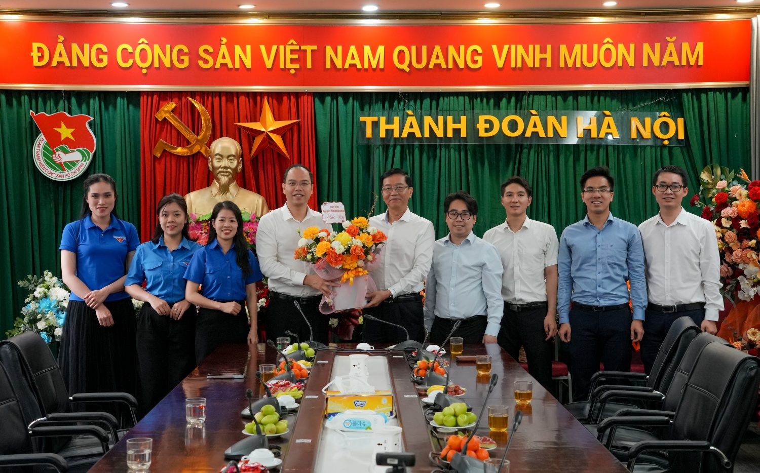 Đảng ủy, Đoàn Thanh niên Petrovietnam chúc mừng Thành đoàn Hà Nội.