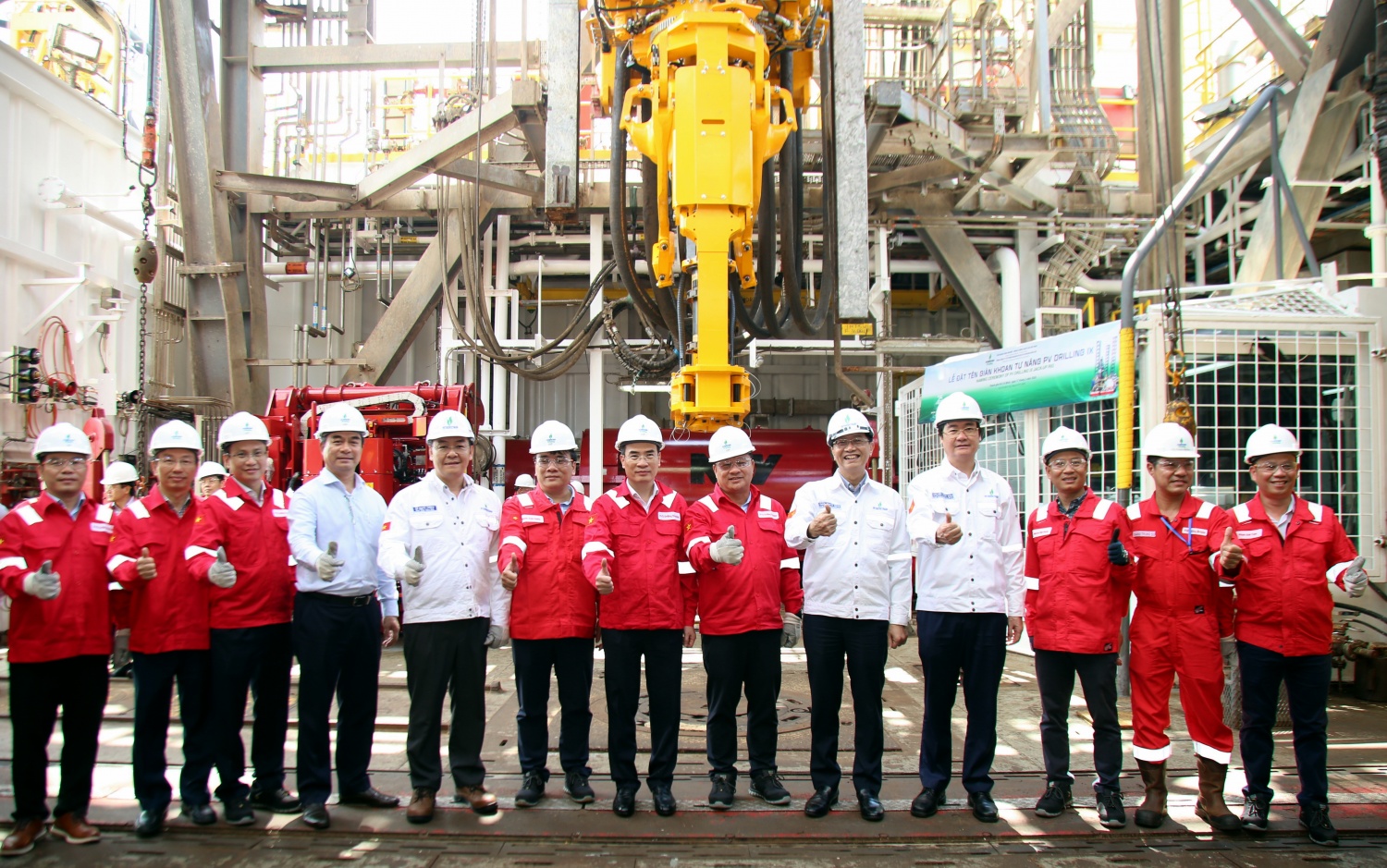 Các đại biểu tham quan giàn PV DRILLING IX.