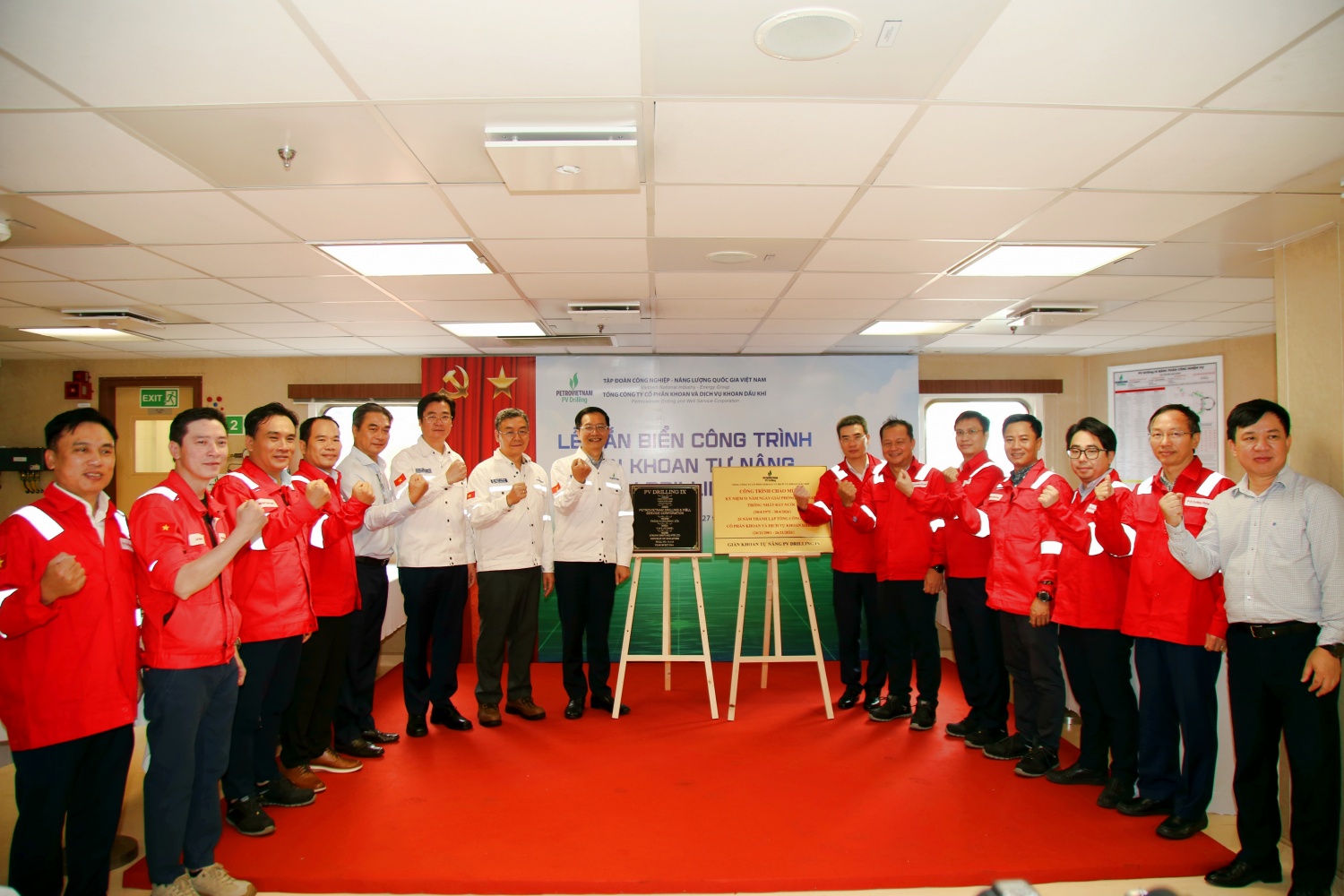 Lễ gắn biển công trình chào mừng 51 năm Ngày Giải phóng miền Nam, thống nhất đất nước (30/4/1975-30/4/2026) và hướng tới kỷ niệm 25 năm thành lập PV Drilling (26/11/2001-26/11/2026).
