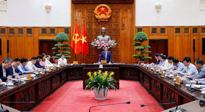 Thủ tướng Chính phủ chỉ đạo tại cuộc họp với Tổ công tác an ninh năng lượng về các giải pháp trước tác động từ diễn biến phức tạp của cuộc xung đột quân sự tại Trung Đông.
