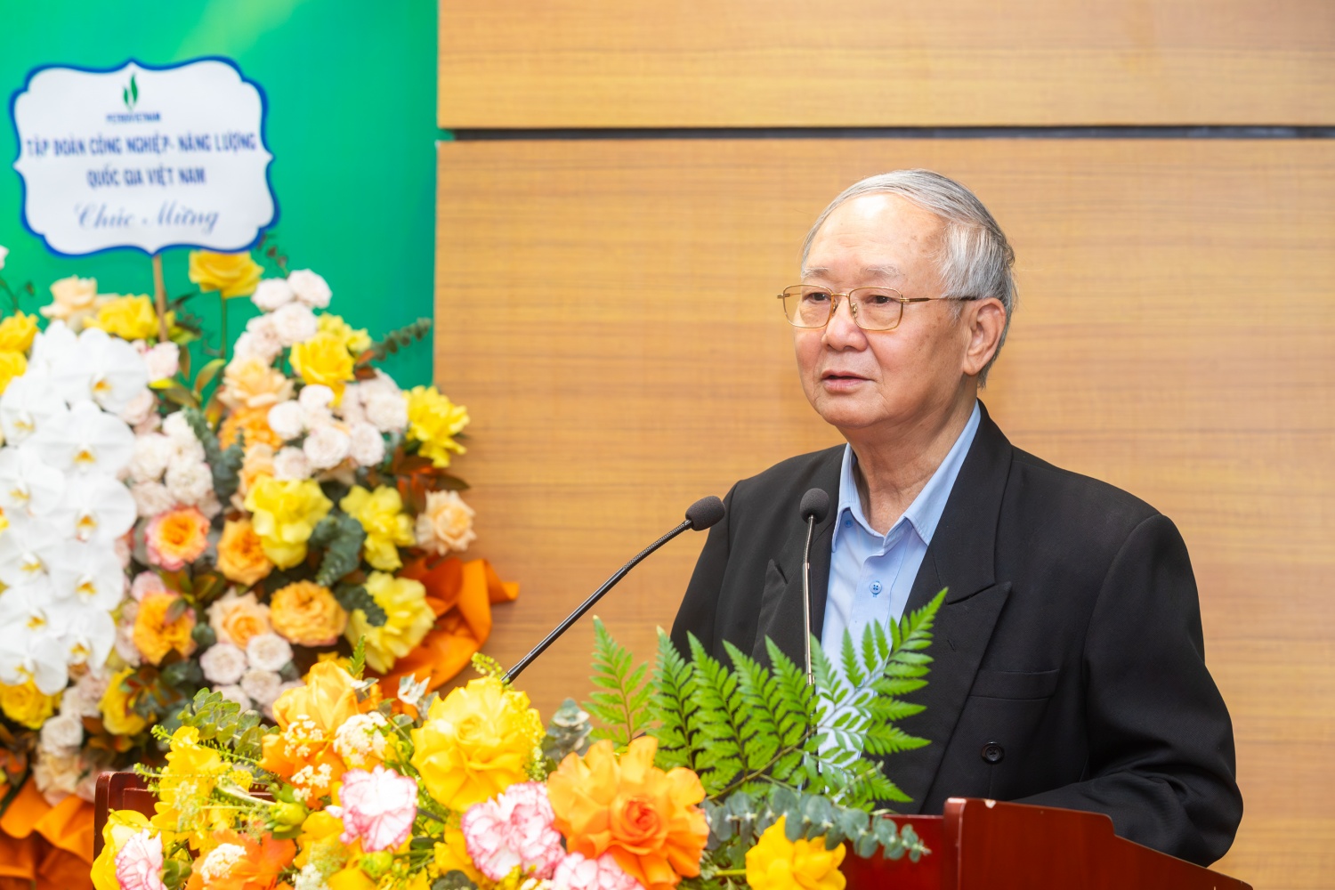 Nhà báo Nguyễn Như Phong - nguyên Tổng Biên tập, Thường trực Hội đồng Cố vấn Tạp chí Năng lượng Mới - PetroTimes chia sẻ tại buổi lễ