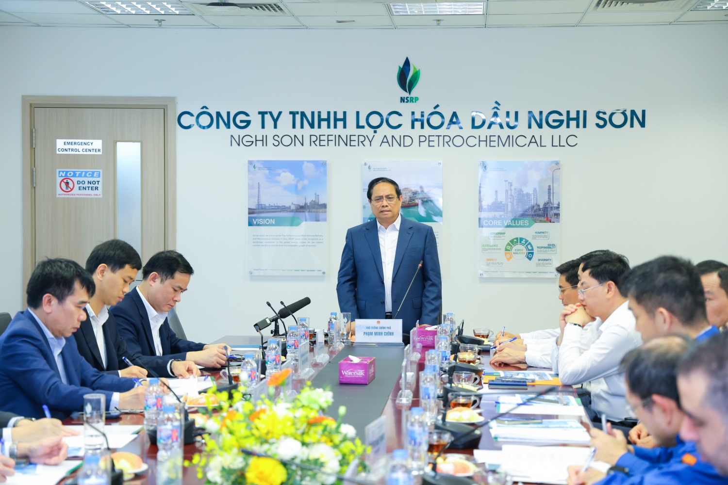 Thủ tướng Phạm Minh Chính làm việc với lãnh đạo Công ty TNHH Lọc hóa dầu Nghi Sơn (NSRP).