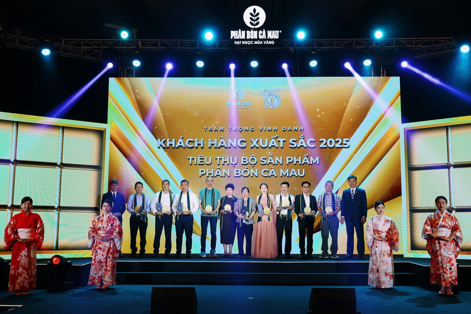 Phân bón Cà Mau vinh danh khách hàng xuất sắc năm 2025.