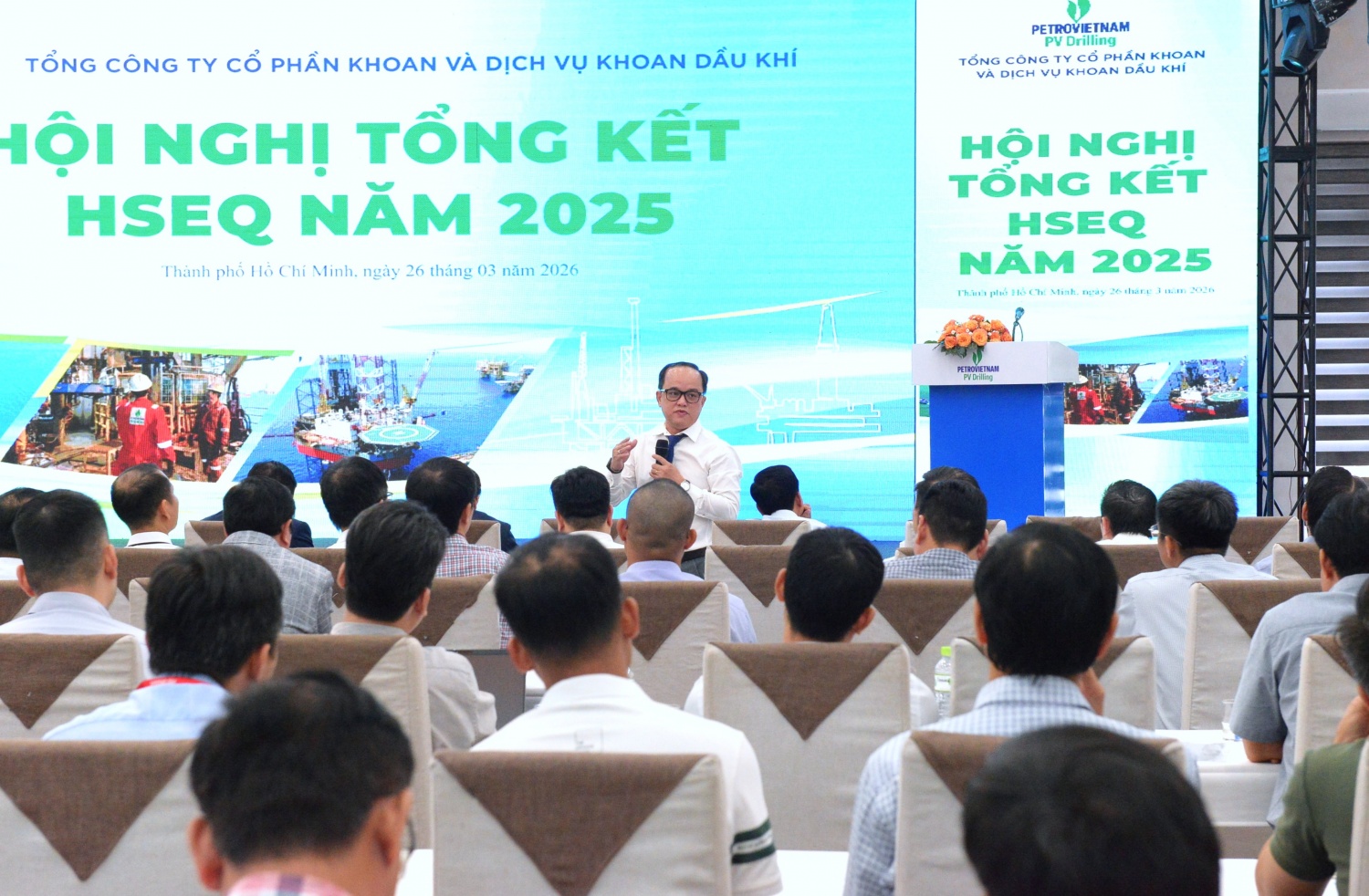 Toàn cảnh hội nghị.