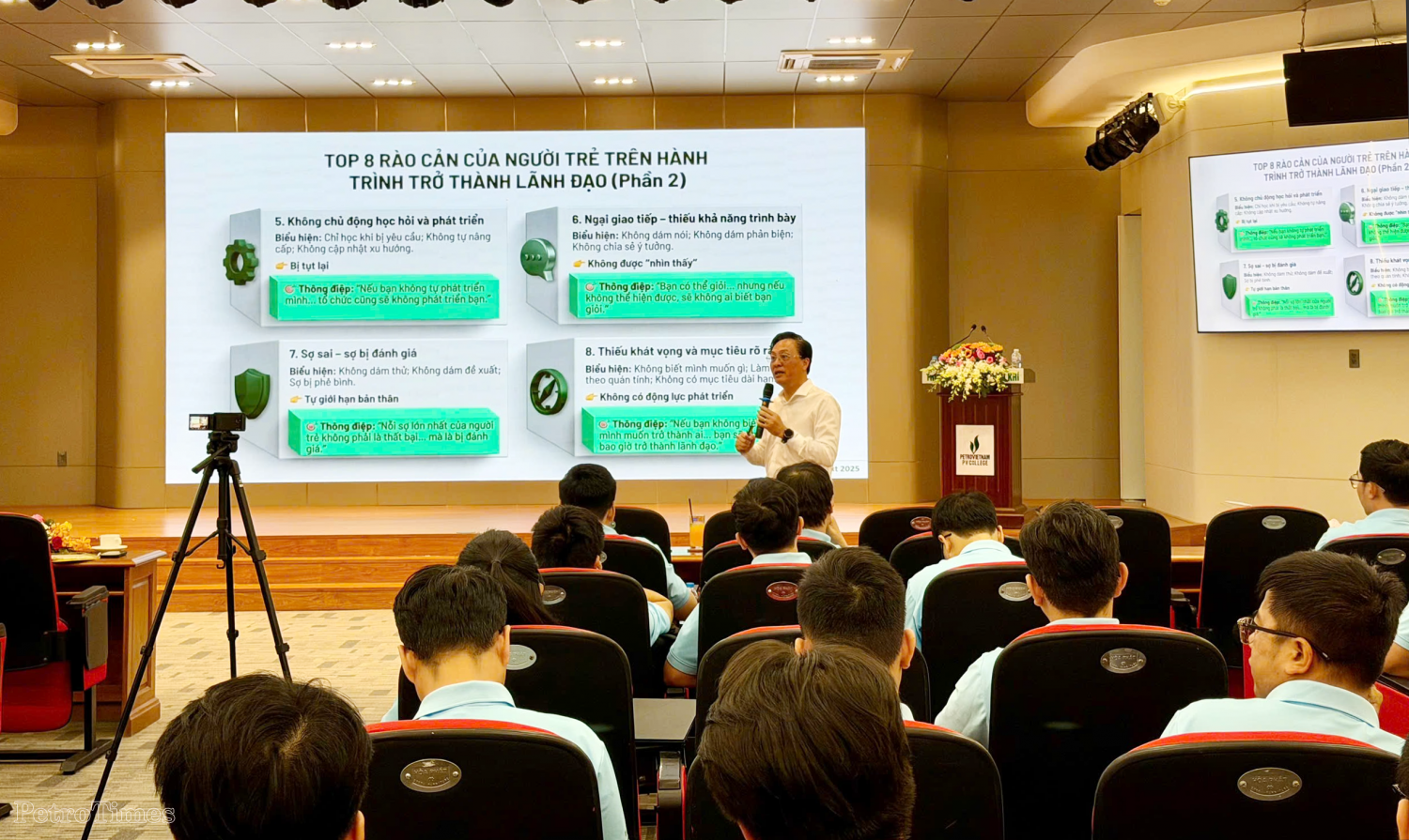 Thành viên HĐTV Petrovietnam Bùi Minh Tiến chia sẻ nội dung chuyên đề với các học viên PV-NEXT 2025