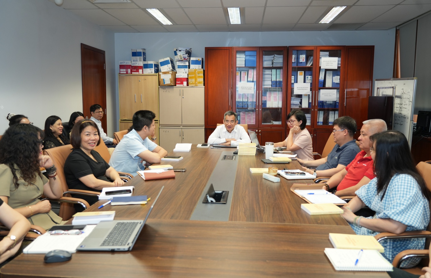 Buổi sinh hoạt chi bộ tại Ban Tài chính - Kế toán.