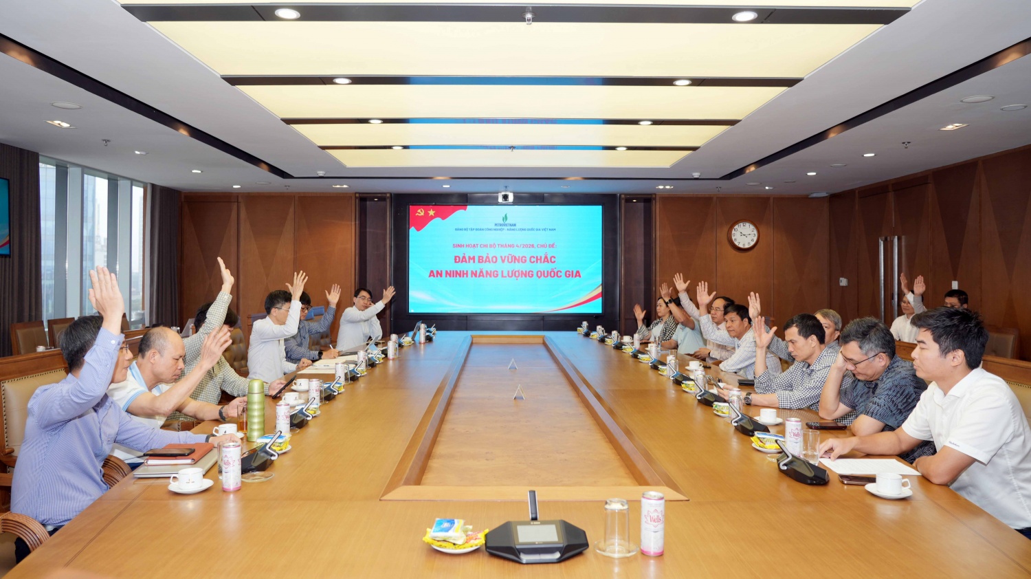 Buổi sinh hoạt chi bộ tại Ban Thăm dò - Khai thác.