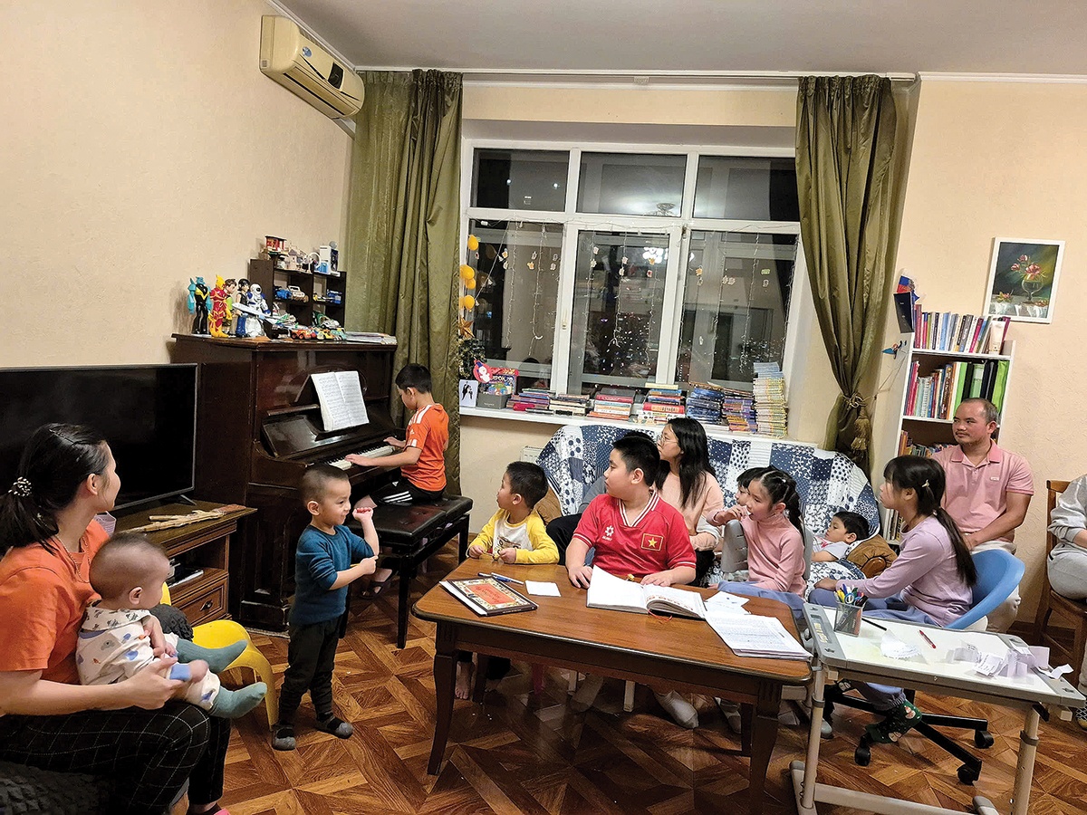 Một buổi sinh hoạt của lớp học đặc biệt, khi học sinh bé nhất mới 3 tuổi, còn học sinh lớn nhất đang học THPT