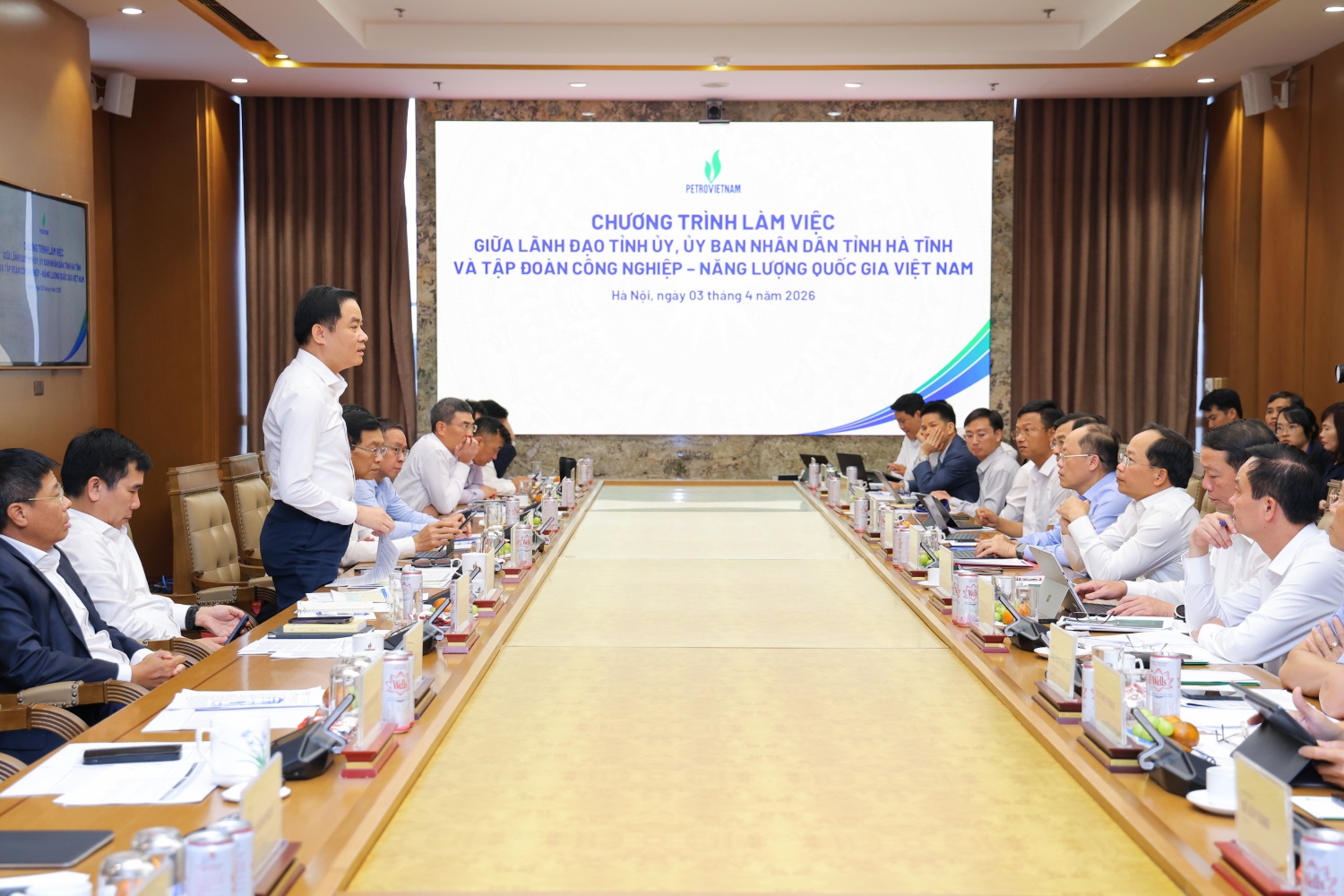 Toàn cảnh buổi làm việc.