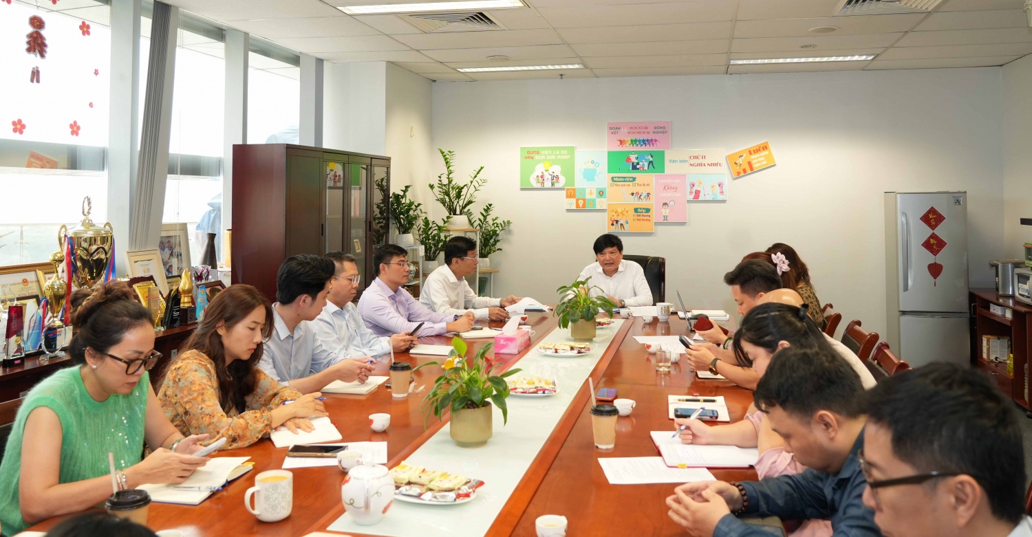 Đồng chí Trần Quang Dũng, Phó Bí thư Thường trực Đảng ủy Petrovietnam tham dự sinh hoạt cùng Chi bộ Tuyên giáo - Truyền thông.