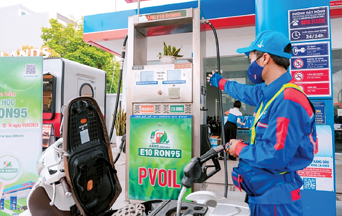 Hệ thống hơn 900 cửa hàng xăng dầu trên toàn quốc của PVOIL duy trì hoạt động liên tục, góp phần ổn định thị trường