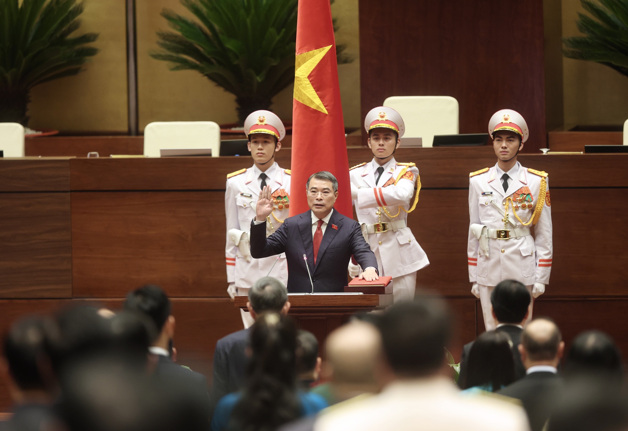 Thủ tướng Lê Minh Hưng đã thực hiện nghi lễ tuyên thệ theo quy định của Hiến pháp và phát biểu trước toàn thể Quốc hội, đồng bào, cử tri cả nước - Ảnh: VGP