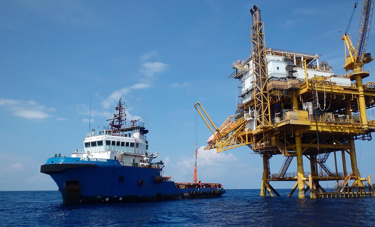 Người lao động PTSC Marine lặng lẽ vượt sóng gió, bão táp để bảo vệ an ninh, an toàn cho các giàn khoan giữa biển khơi