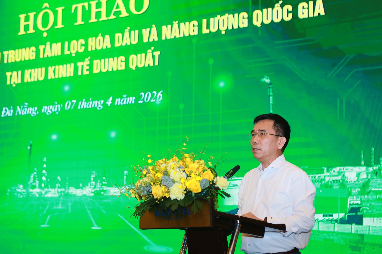 TS Lê Xuân Huyên - Phó Tổng Giám đốc Phụ trách Ban Điều hành Petrovietnam nhìn nhận, việc xây dựng trung tâm lọc hoá dầu và năng lượng quốc gia tại KKT Dung Quất là một trong những nhiệm vụ cấp thiết, chiến lược.